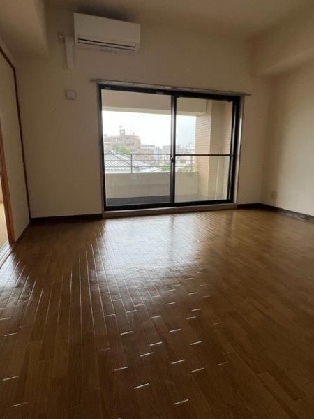 �y�����E���r���O�z�@