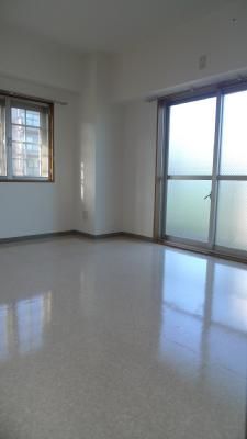 �y�����E���r���O�z�@