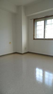 �y�����E���r���O�z�@