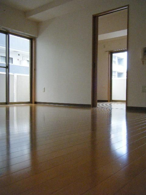 �y���ԁE���r���O�z�@