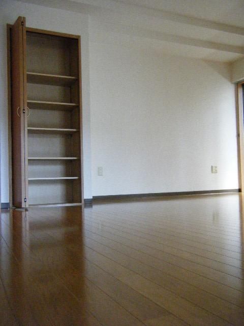 �y�����E���r���O�z�@