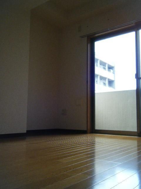 �y�����E���r���O�z�@