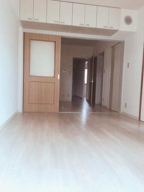 �y�����E���r���O�z�@