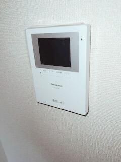 �y�Z�L�����e�B�z�@