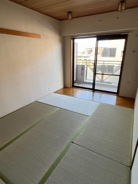 �y�����E���r���O�z�@