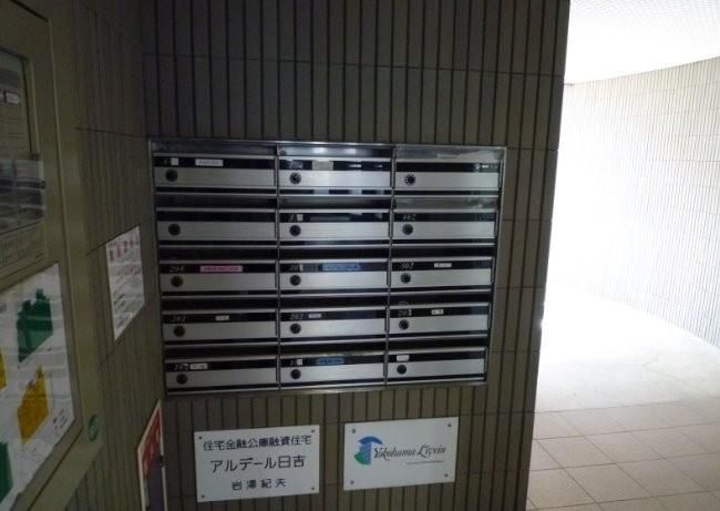 �y�Z�L�����e�B�z�@