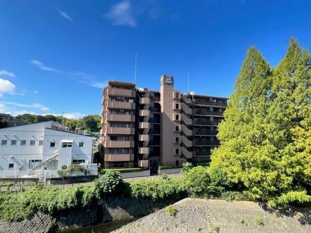 �y���]�z�@