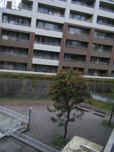 �y���]�z�@