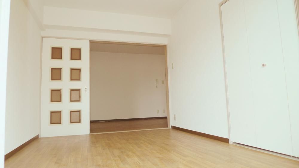 �y�����E���r���O�z�@