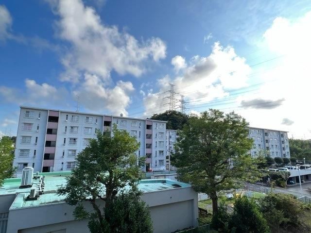 �y���]�z�@