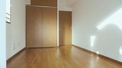 �y�����E���r���O�z�@