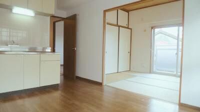 �y�����E���r���O�z�@