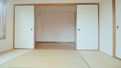 �y�����E���r���O�z�@