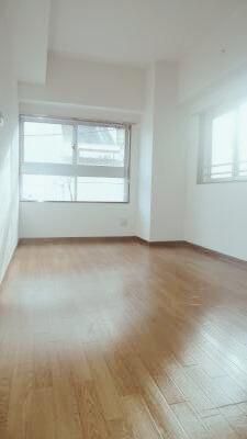 �y�����E���r���O�z�@