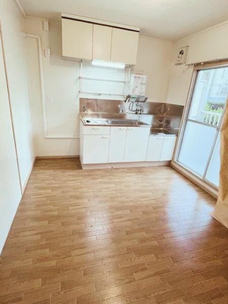 �y���ԁE���r���O�z�@