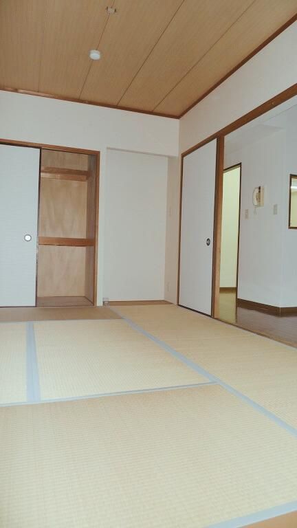 �y�����E���r���O�z�@