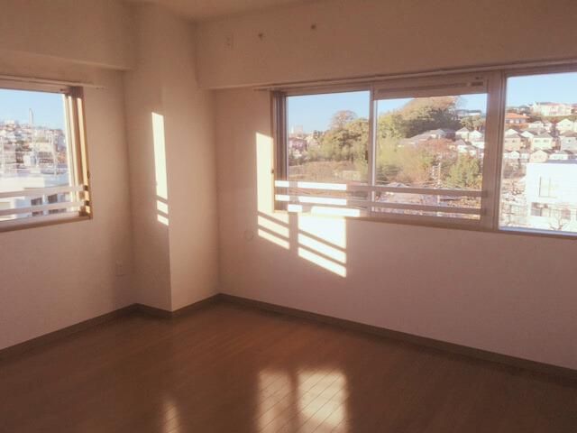 �y�����E���r���O�z�@