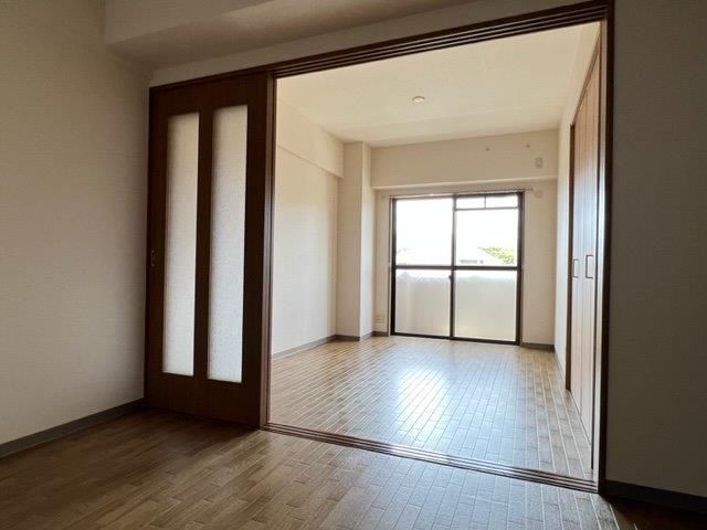 �y�����E���r���O�z�@