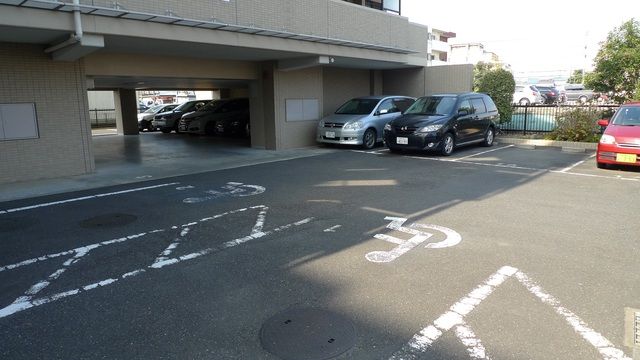 【駐車場】　
