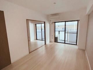 �y�����E���r���O�z�@