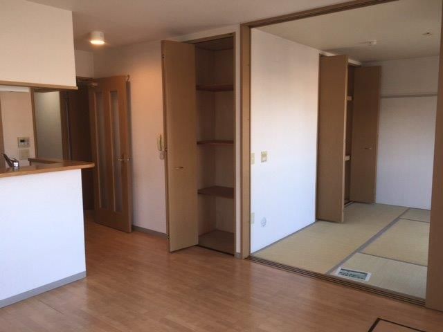 �y�����E���r���O�z�@