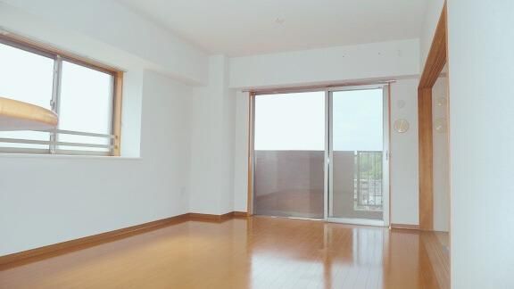 �y�����E���r���O�z�@