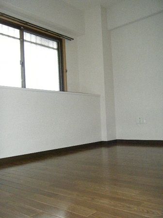 �y�����E���r���O�z�@