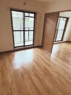 �y�����E���r���O�z�@