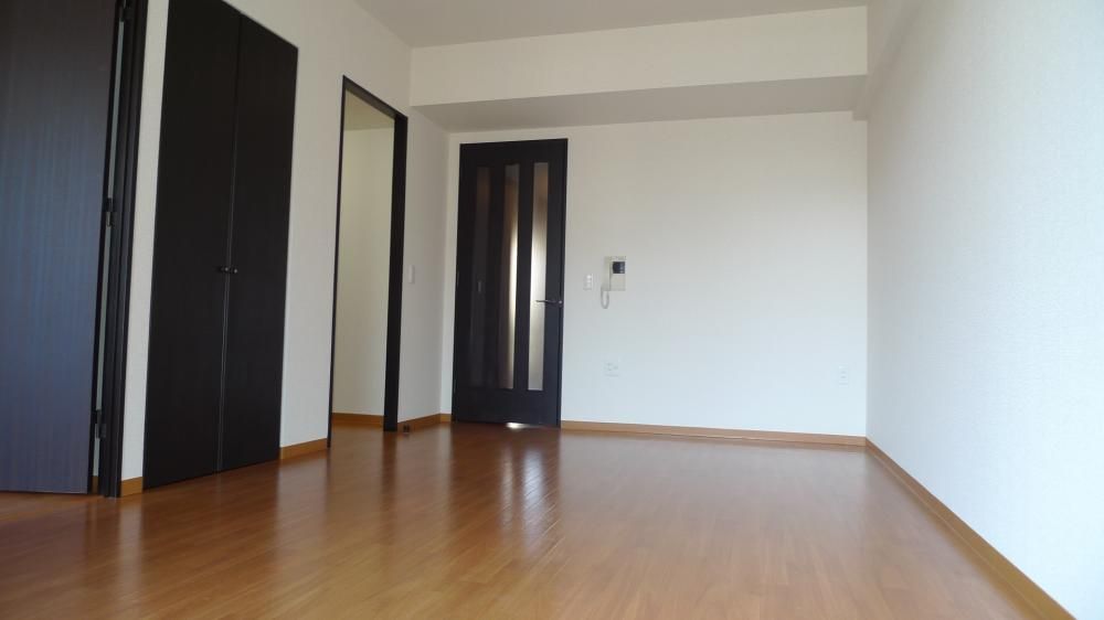 �y�����E���r���O�z�@