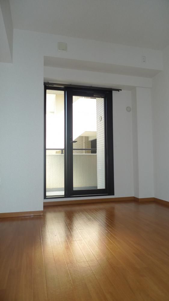 �y�����E���r���O�z�@