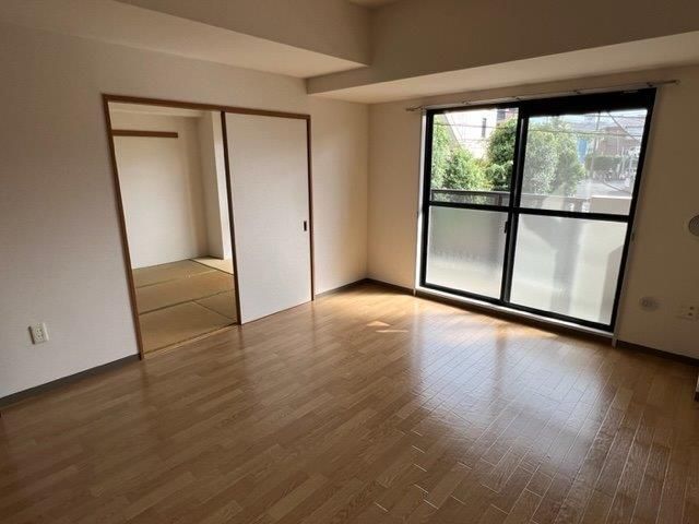 �y�����E���r���O�z�@