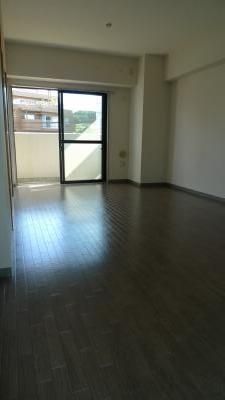 �y�����E���r���O�z�@