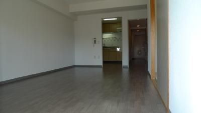 �y�����E���r���O�z�@