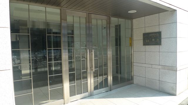 �y�G���g�����X�z�@