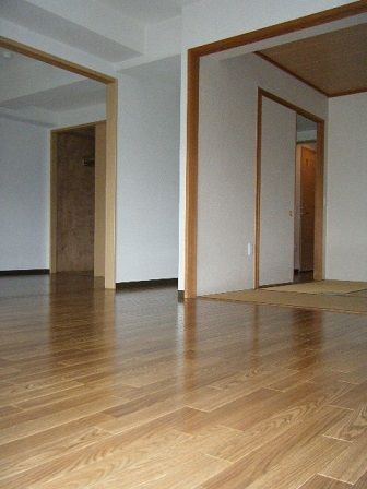 �y�����E���r���O�z�@