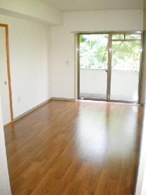 �y�����E���r���O�z�@