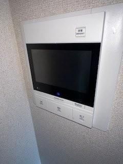 �y�Z�L�����e�B�z�@