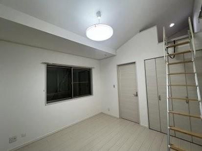 �y�����E���r���O�z�@