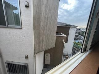 y]z@