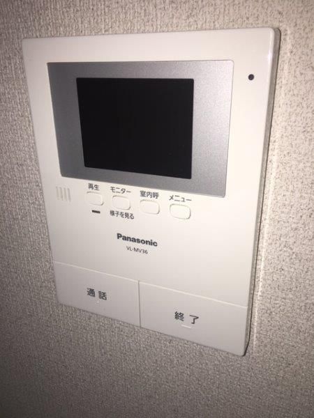 �y�Z�L�����e�B�z�@