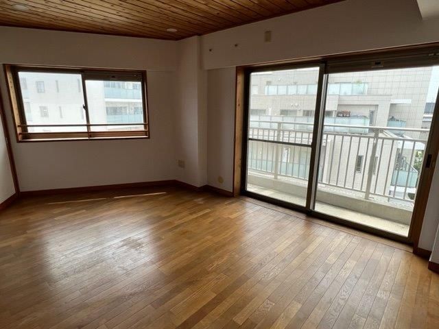 �y���ԁE���r���O�z�@