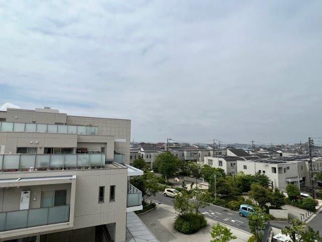 �y���]�z�@