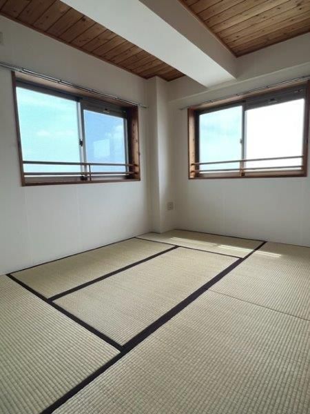 �y�����E���r���O�z�@