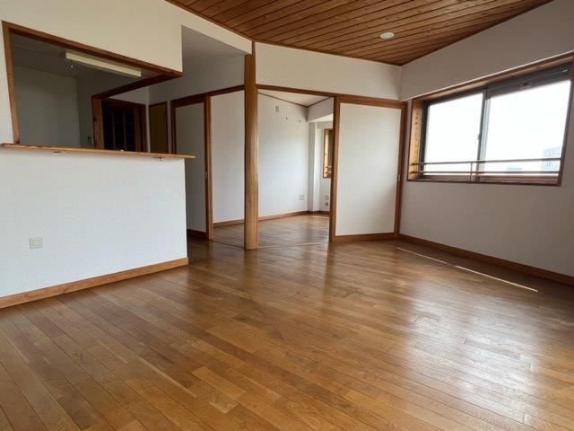 �y�����E���r���O�z�@