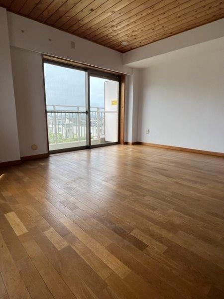 �y�����E���r���O�z�@