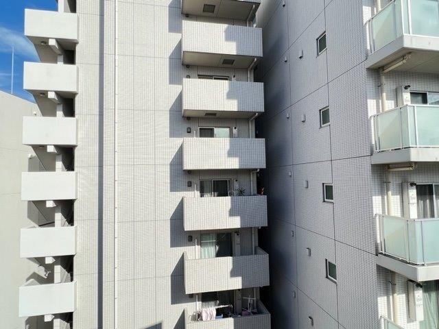 y]z@