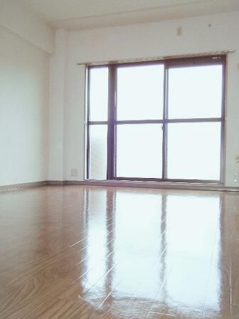 �y�����E���r���O�z�@