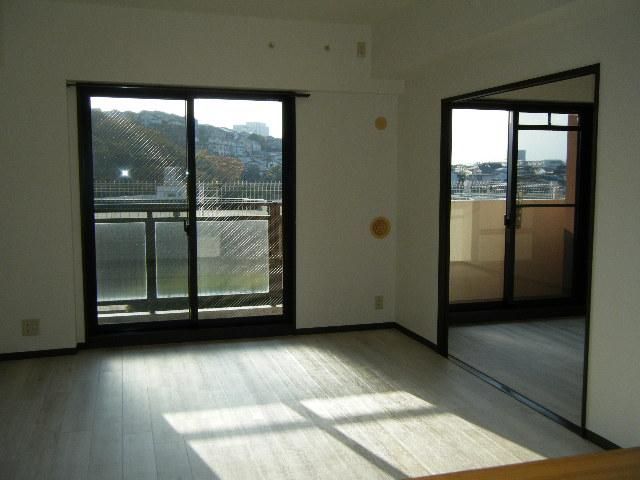 �y���ԁE���r���O�z�@