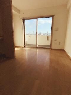 �y�����E���r���O�z�@