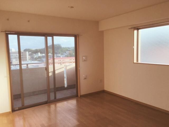 �y�����E���r���O�z�@